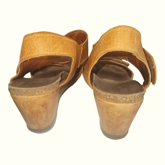Taos  Women's Carousel Leather Tan Wedge Heel Velcro Closure Sandals Sz 40 - Picture 5 of 12